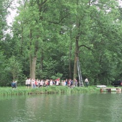 wow... de katrol is wel echt hoog - Scouts en Gidsen Zaventem 